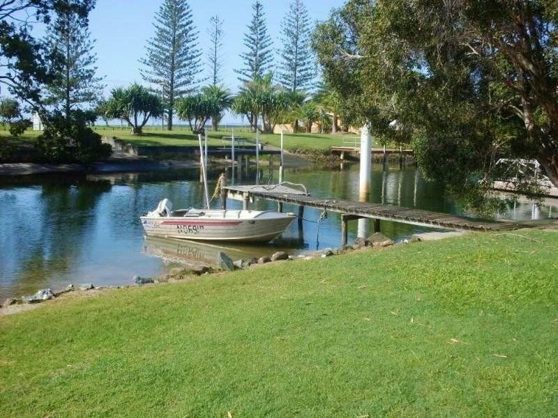 4/17 Madang Cres, Runaway Bay QLD 4216