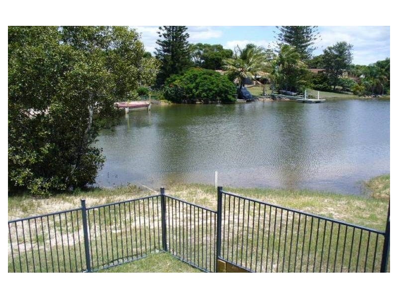 10 Moana Park, Broadbeach Waters QLD 4218