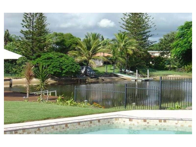 10 Moana Park, Broadbeach Waters QLD 4218