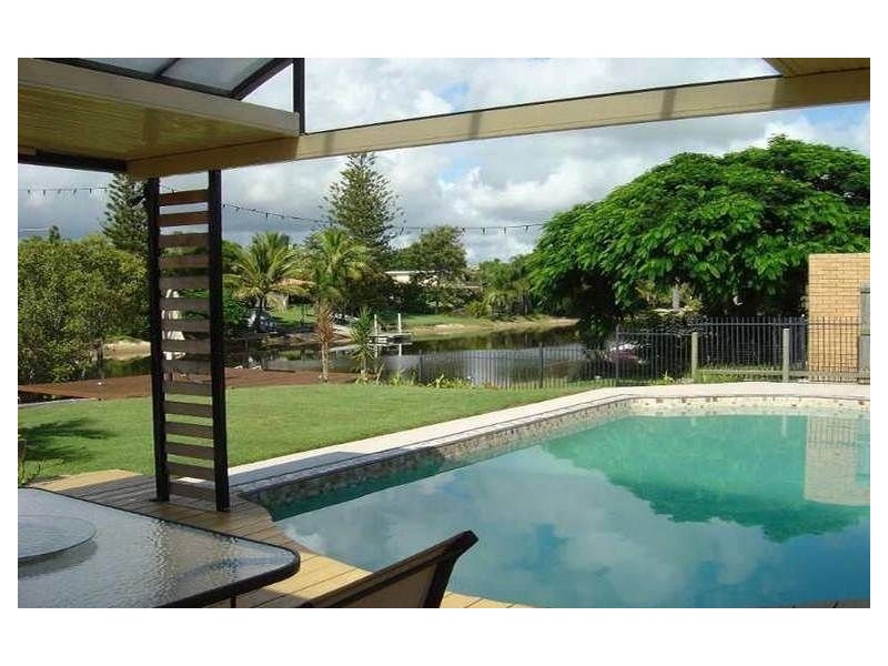 10 Moana Park, Broadbeach Waters QLD 4218