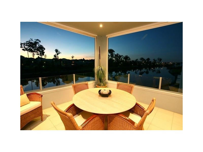 1/12 Port Peyra Crescent, Varsity Lakes QLD 4227