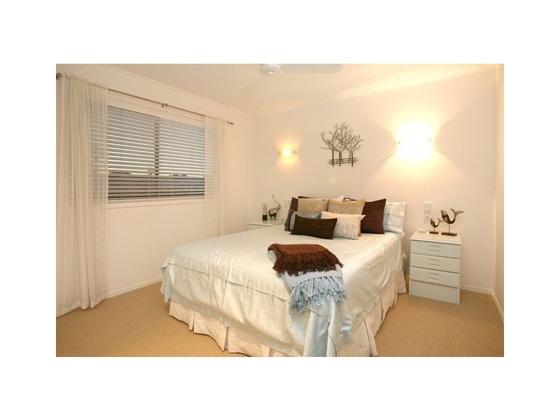 1/12 Port Peyra Crescent, Varsity Lakes QLD 4227