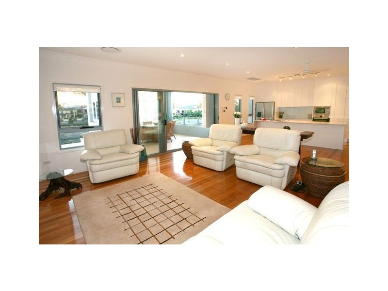 1/12 Port Peyra Crescent, Varsity Lakes QLD 4227