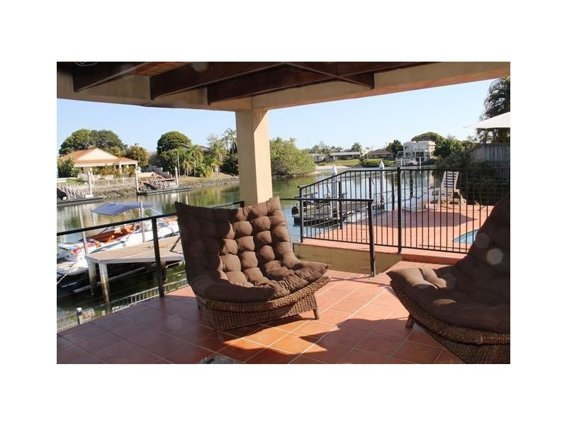 5 Allambi Avenue, Broadbeach Waters QLD 4218