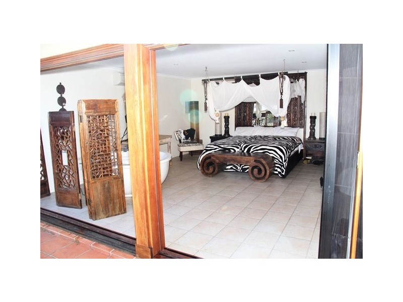 5 Allambi Avenue, Broadbeach Waters QLD 4218