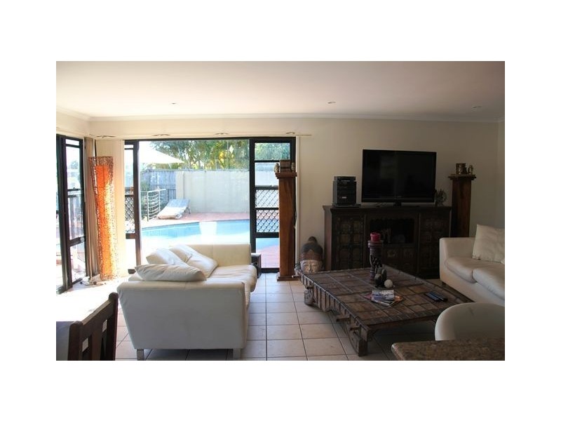 5 – 7 Allambi Avenue, Broadbeach Waters QLD 4218