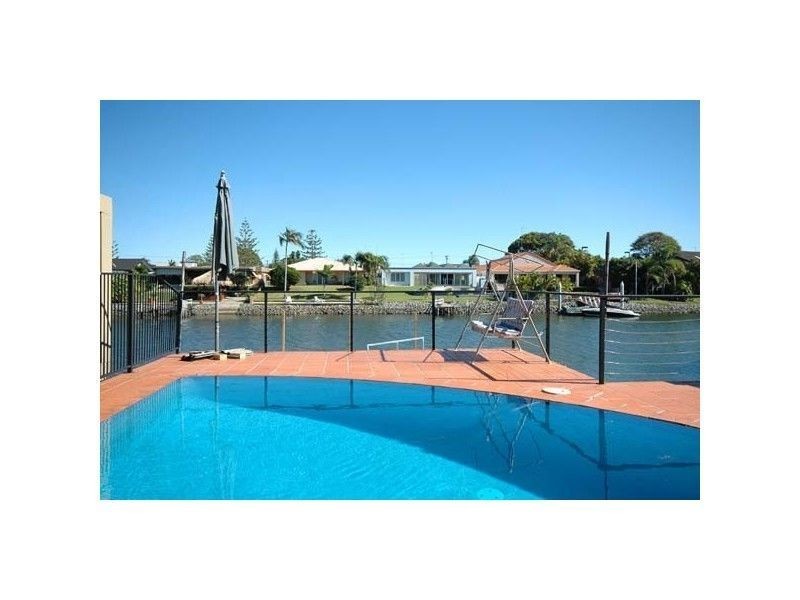 5 – 7 Allambi Avenue, Broadbeach Waters QLD 4218