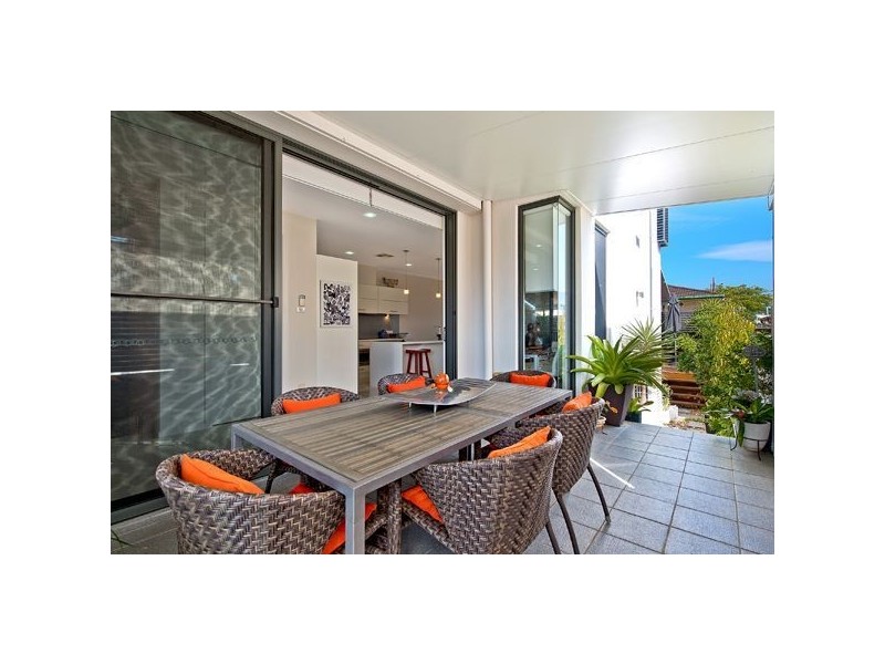 2/24 Teal Avenue, Paradise Point QLD 4216