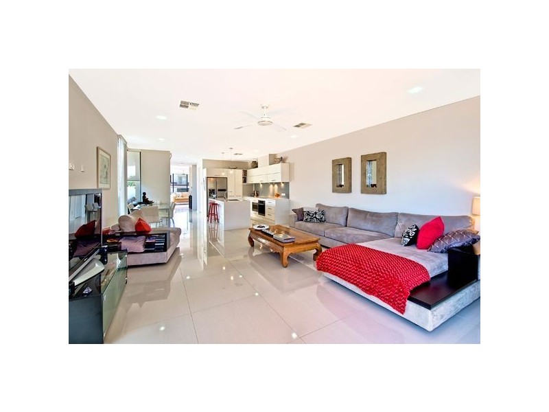 2/24 Teal Avenue, Paradise Point QLD 4216