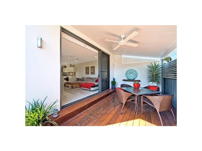 2/24 Teal Avenue, Paradise Point QLD 4216