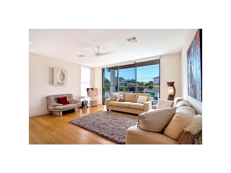 2/24 Teal Avenue, Paradise Point QLD 4216