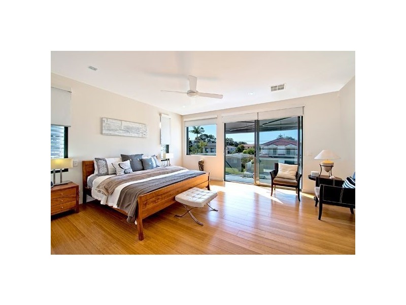 2/24 Teal Avenue, Paradise Point QLD 4216