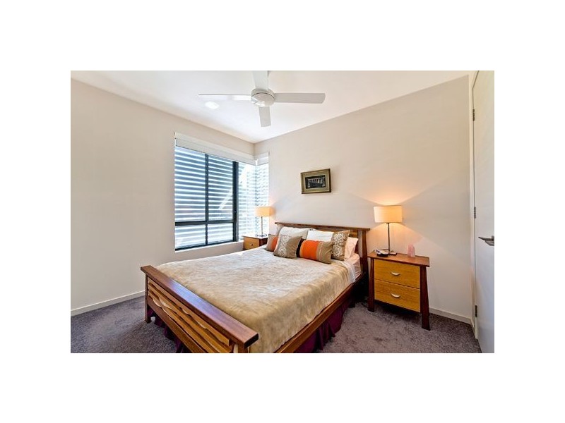 2/24 Teal Avenue, Paradise Point QLD 4216