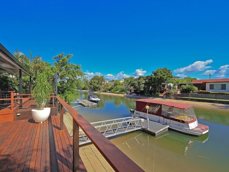 9 Pearl Key, Broadbeach Waters QLD 4218