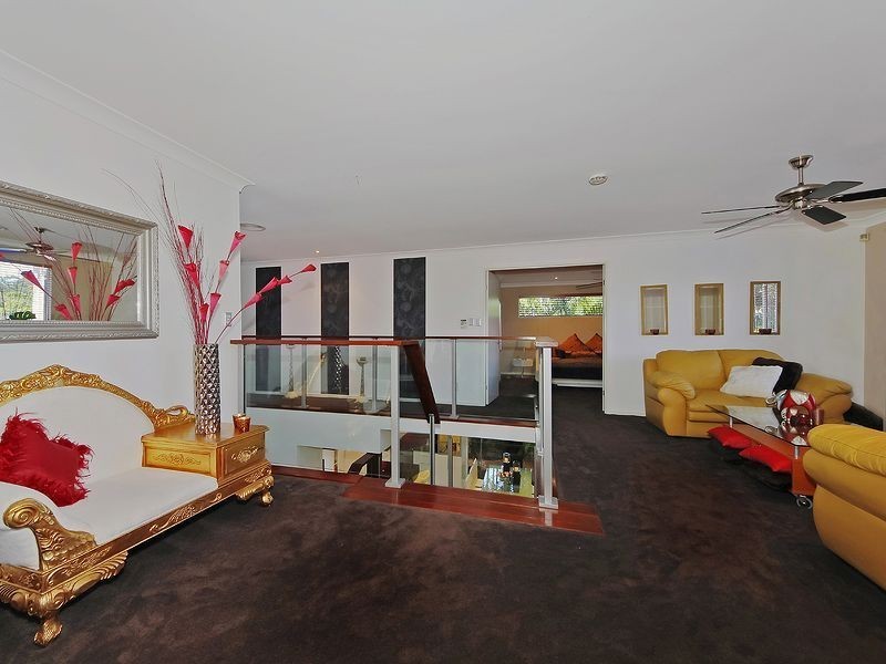 9 Pearl Key, Broadbeach Waters QLD 4218