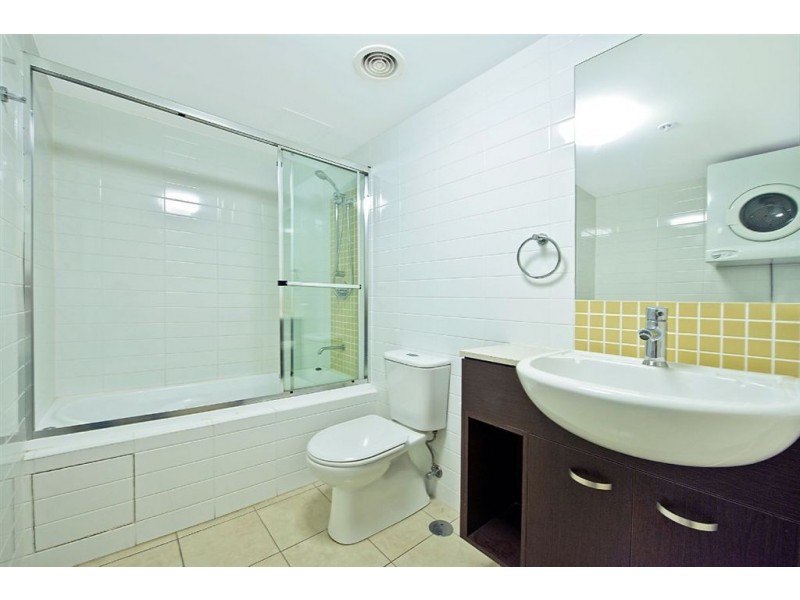 18 Fern Street, Surfers Paradise QLD 4217