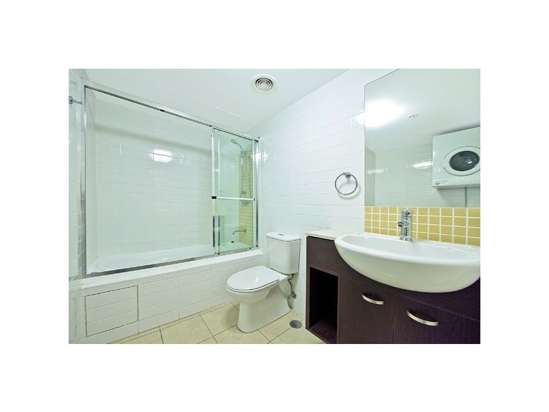 18 Fern Street, Surfers Paradise QLD 4217