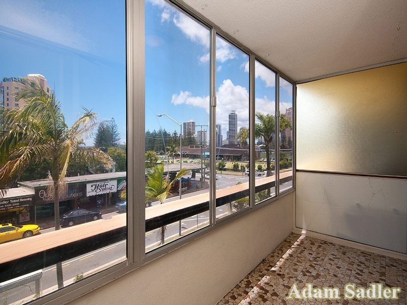 12/21 Armrick Avenue, Broadbeach QLD 4218