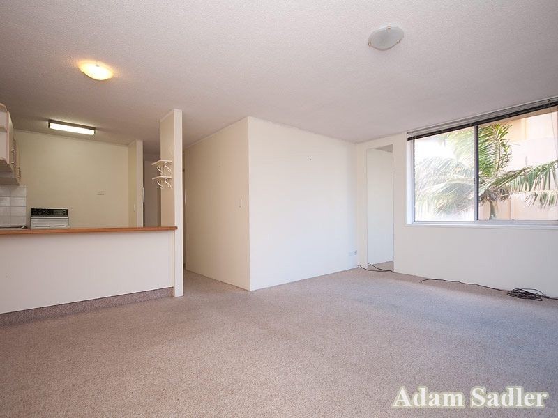 12/21 Armrick Avenue, Broadbeach QLD 4218