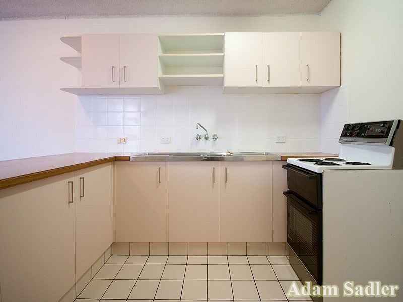 12/21 Armrick Avenue, Broadbeach QLD 4218