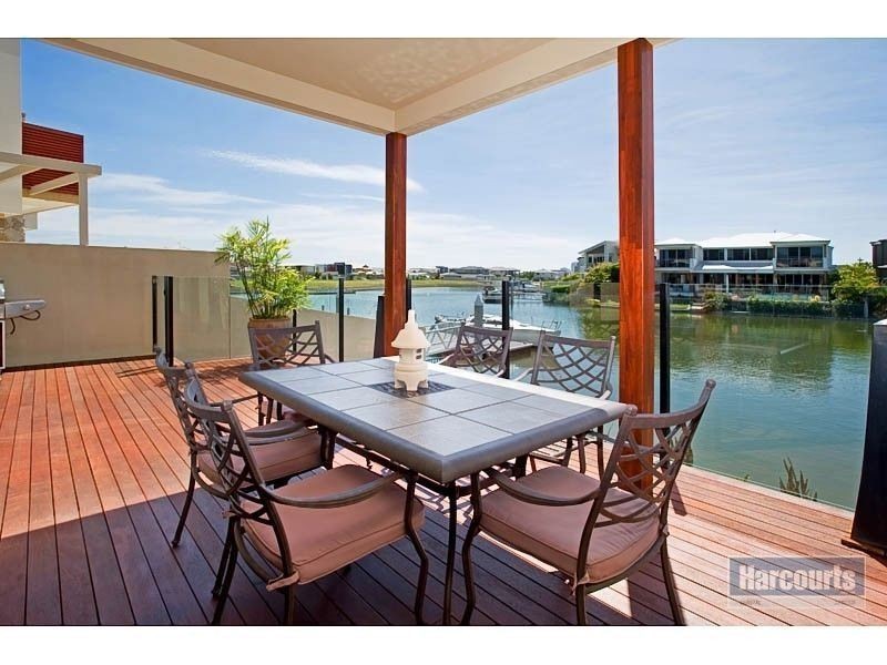 41 Compass Drive, Biggera Waters QLD 4216