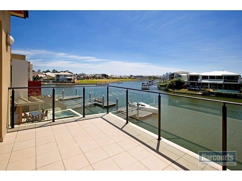 41 Compass Drive, Biggera Waters QLD 4216