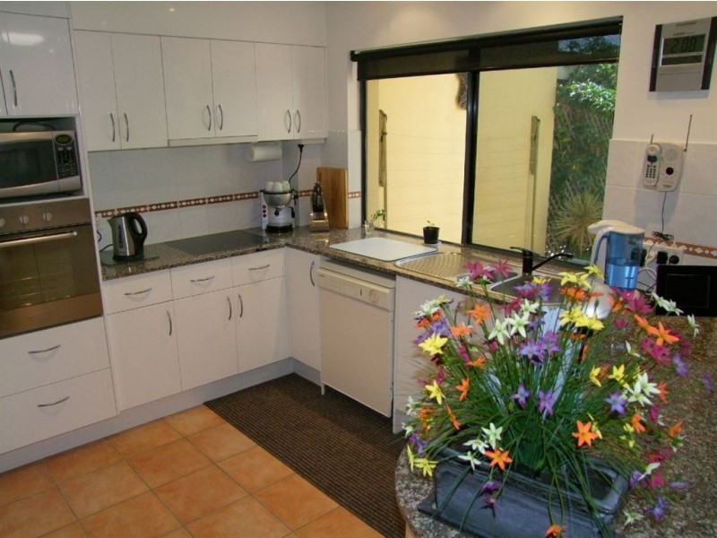 3/125 Santa Cruz Blvd, Clear Island Waters QLD 4226