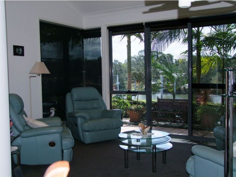 3/125 Santa Cruz Blvd, Clear Island Waters QLD 4226