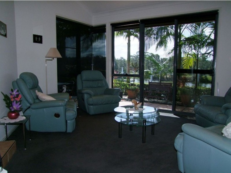 3/125 Santa Cruz Blvd, Clear Island Waters QLD 4226