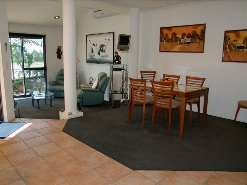 3/125 Santa Cruz Blvd, Clear Island Waters QLD 4226