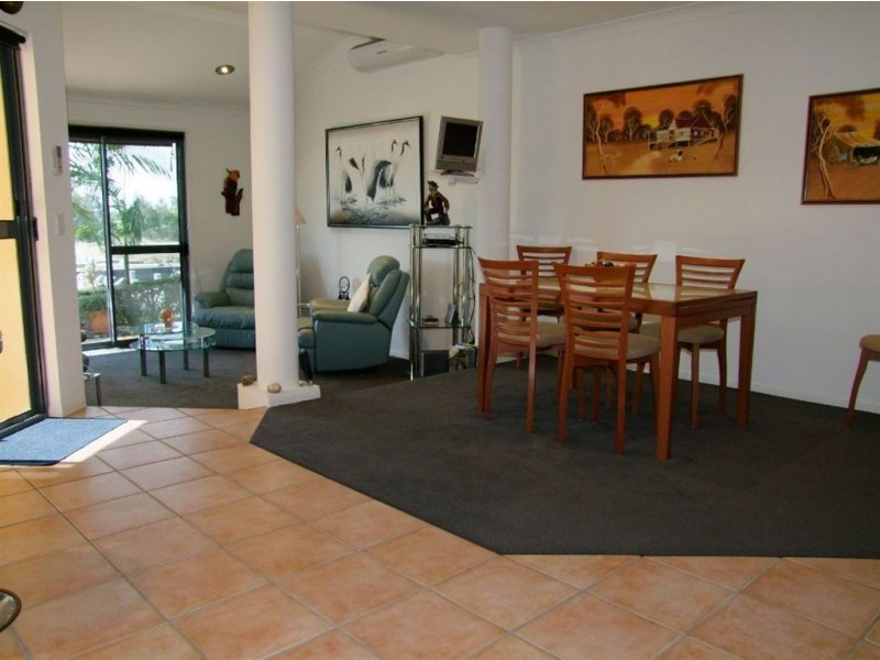 3/125 Santa Cruz Blvd, Clear Island Waters QLD 4226