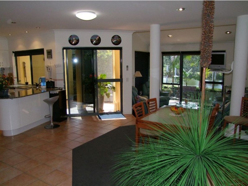 3/125 Santa Cruz Blvd, Clear Island Waters QLD 4226