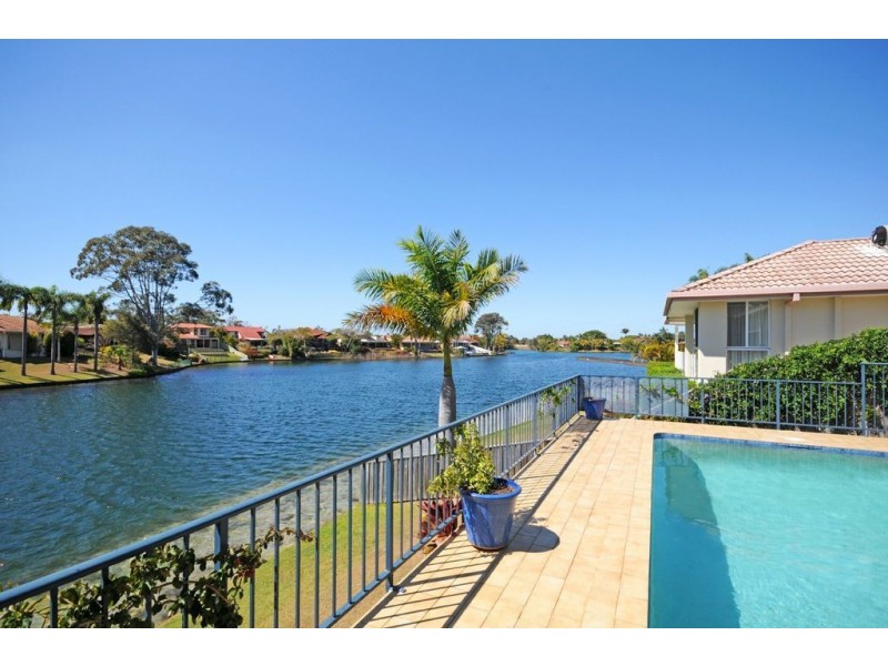26 Long Island Court, Mermaid Waters QLD 4218
