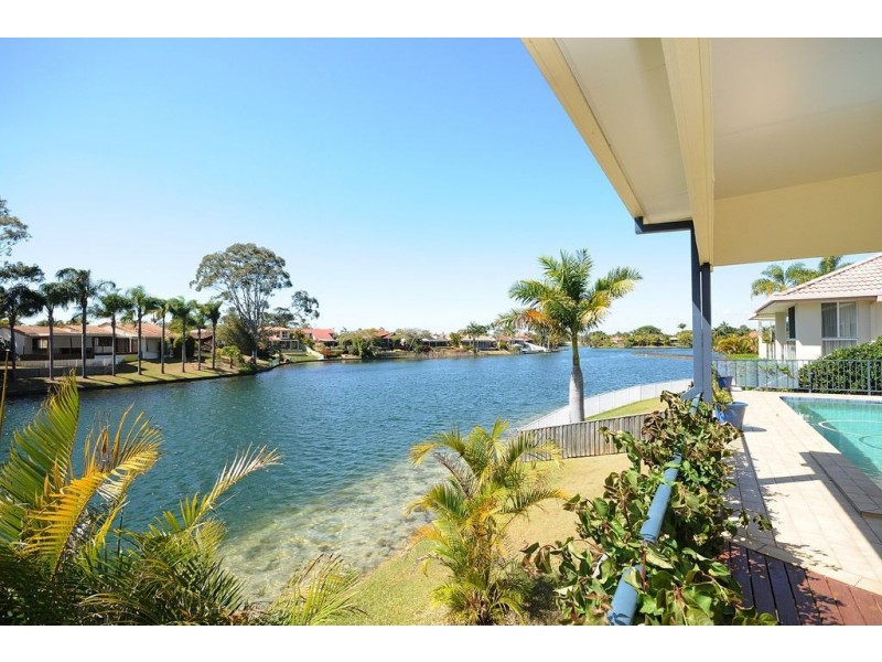26 Long Island Court, Mermaid Waters QLD 4218