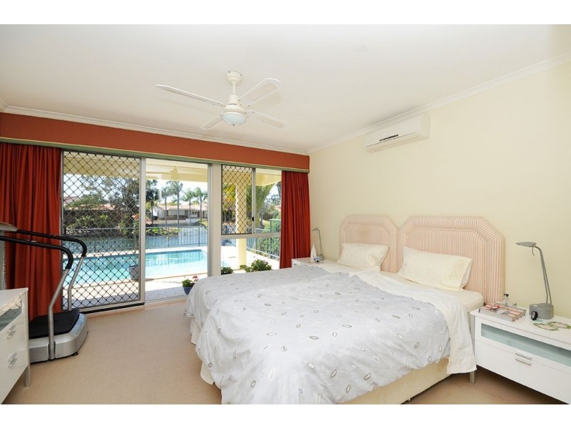 26 Long Island Court, Mermaid Waters QLD 4218