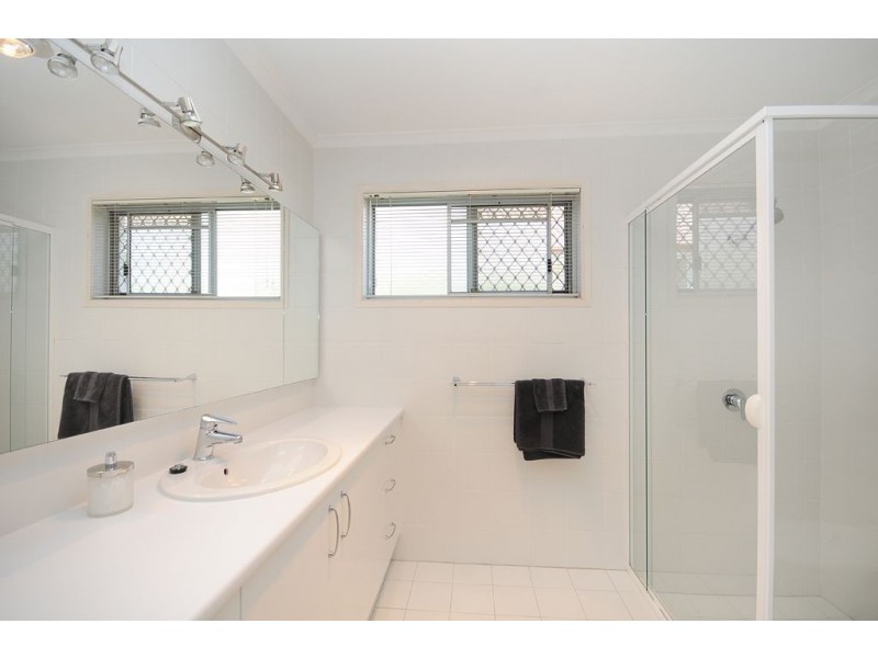 26 Long Island Court, Mermaid Waters QLD 4218