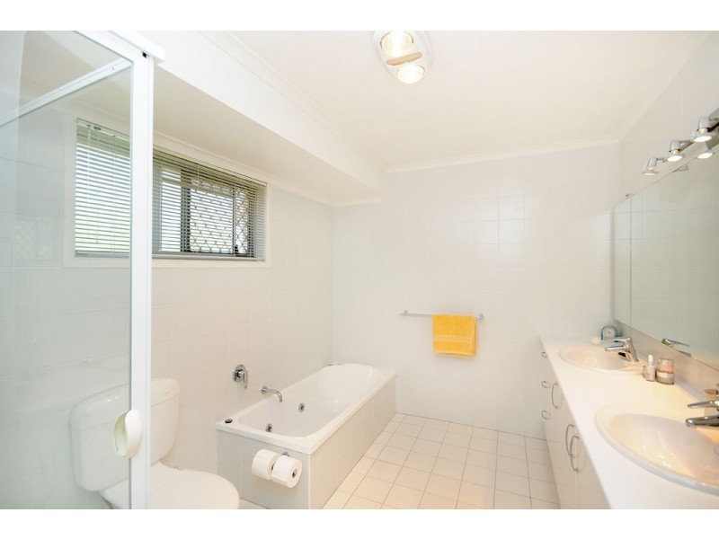 26 Long Island Court, Mermaid Waters QLD 4218