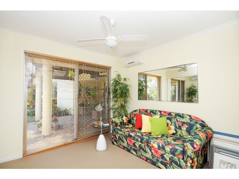 26 Long Island Court, Mermaid Waters QLD 4218