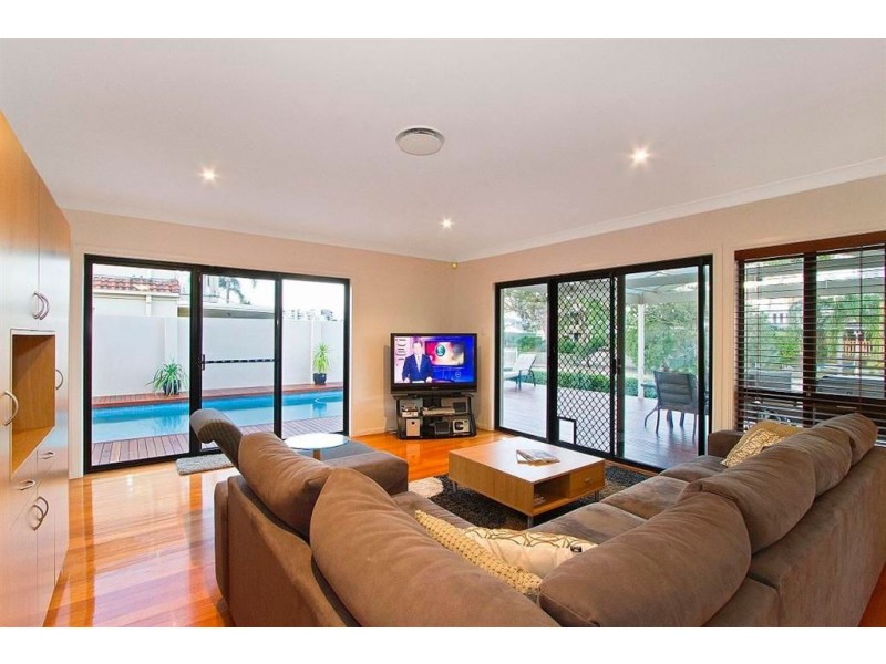 34 Sunshine Boulevard, Broadbeach Waters QLD 4218