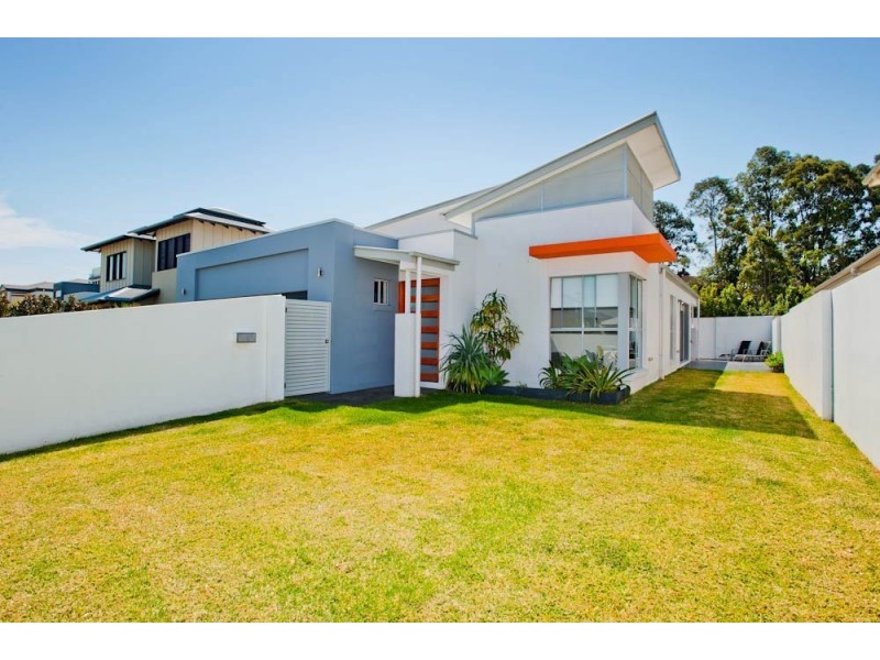 106 Compass Drive, Biggera Waters QLD 4216