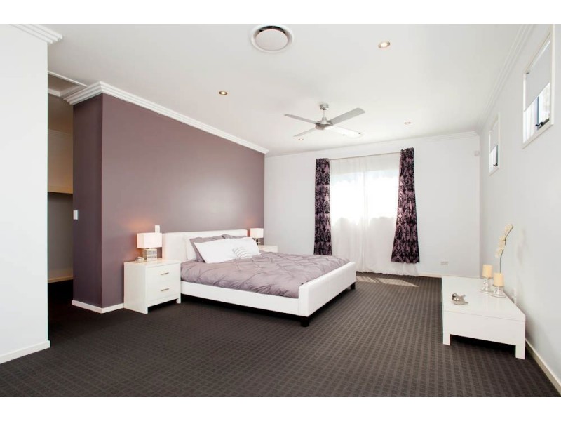 106 Compass Drive, Biggera Waters QLD 4216