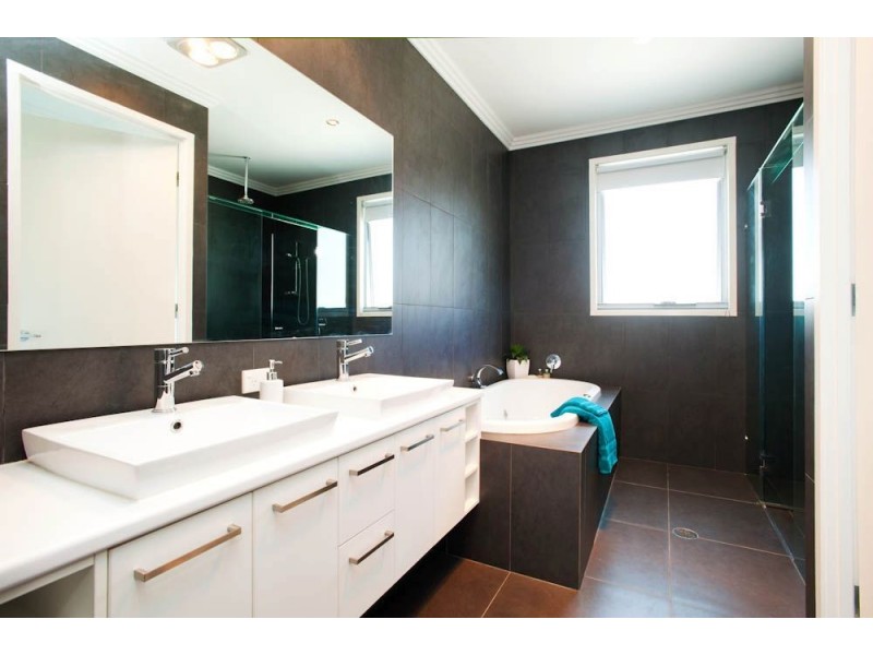 106 Compass Drive, Biggera Waters QLD 4216