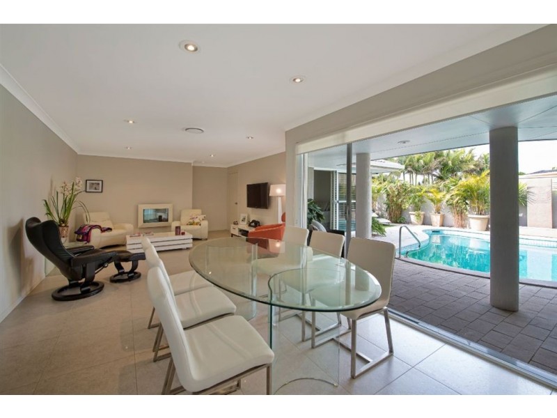 135 Santa Cruz Boulevard, Clear Island Waters QLD 4226