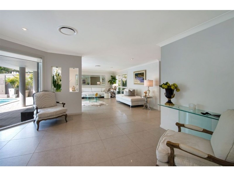 135 Santa Cruz Boulevard, Clear Island Waters QLD 4226