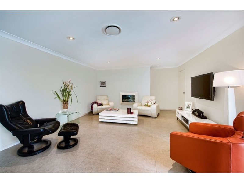 135 Santa Cruz Boulevard, Clear Island Waters QLD 4226