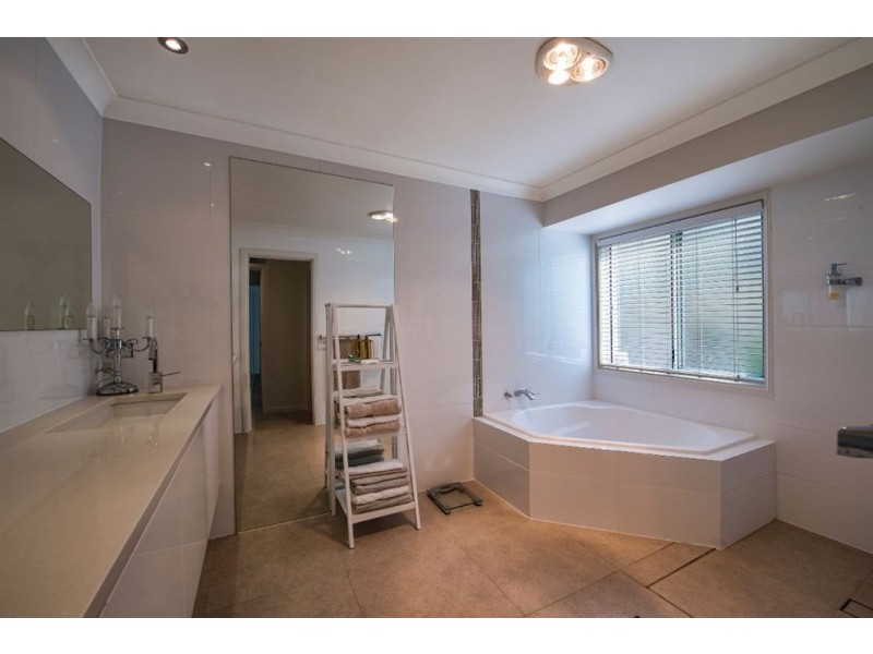 135 Santa Cruz Boulevard, Clear Island Waters QLD 4226