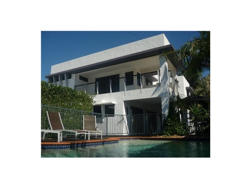 77 Vatakoula Parade, Mermaid Waters QLD 4218