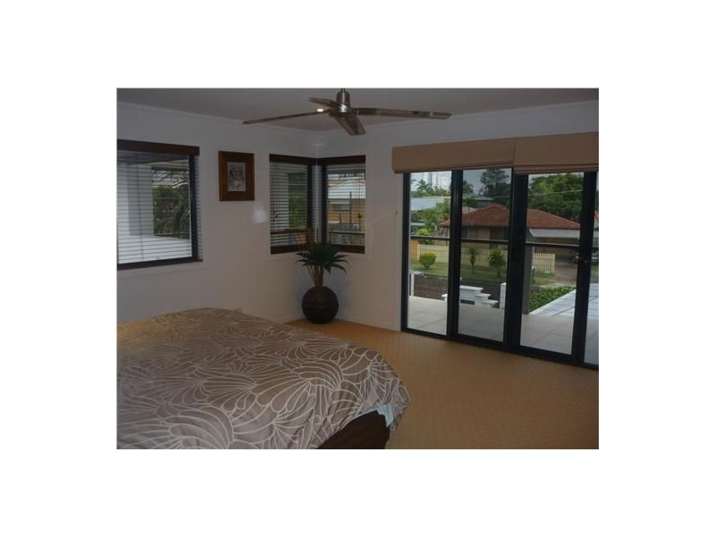 77 Vatakoula Parade, Mermaid Waters QLD 4218