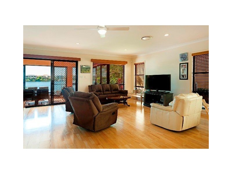 517 Oyster Cove Promenade, Helensvale QLD 4212