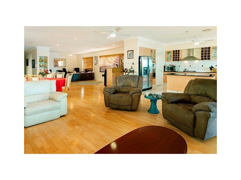 517 Oyster Cove Promenade, Helensvale QLD 4212